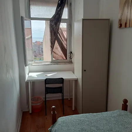 Lisbon Guesthouse Affittacamere 2*